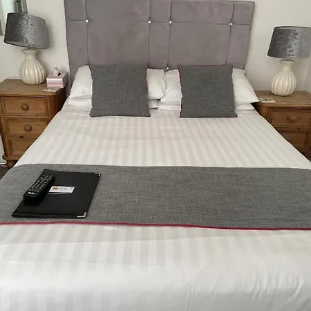 Diamonds Near Hospital Bed & Breakfast York