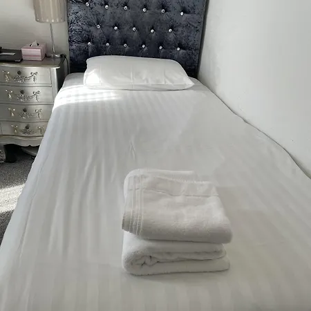 بيت ضيافة Diamonds Near Hospital