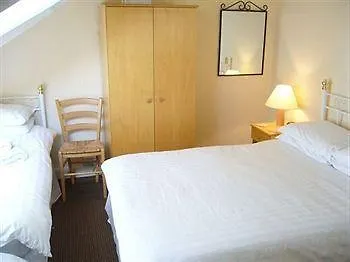 Diamonds Near Hospital Bed & Breakfast