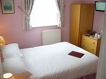 Diamonds Near Hospital Bed & Breakfast