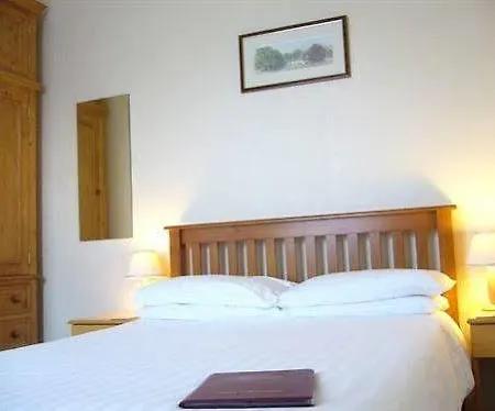 Diamonds Near Hospital Bed & Breakfast 3*