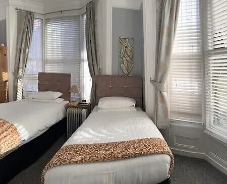 Diamonds Near Hospital Πανσιόν