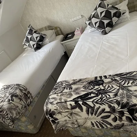 Diamonds Near Hospital Πανσιόν 3*