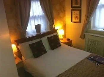 فندق مبيت وإفطار Diamonds Near Hospital 3*